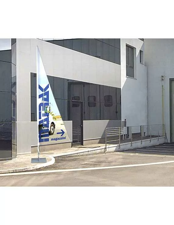 Bandiera pubblicitaria triangolare personalizzabile Bandiera pubblicitaria triangolare personalizzabile