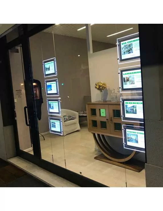 Multi-poster display with LED Multi-poster display with LED