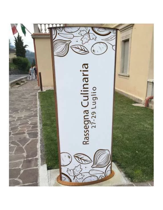 Totem Cor-Ten bifacciale Totem Cor-Ten bifacciale