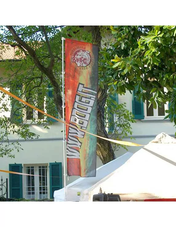 Bandiere Pubblicitarie con asta allungabile fino a 4 metri di altezza Bandiere Pubblicitarie con asta allungabile fino a 4 metri di altezza