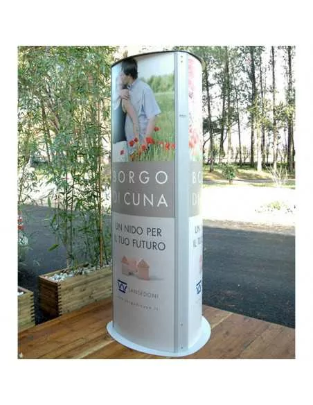 Totem pubblicitari trifacciali