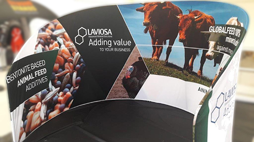 Stand curvo con stampa tessuto