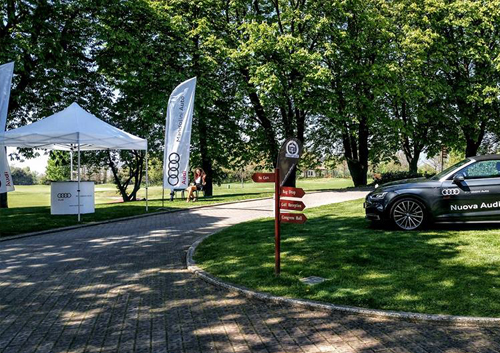 Gazebo e bandiere pubblicitarie Audi