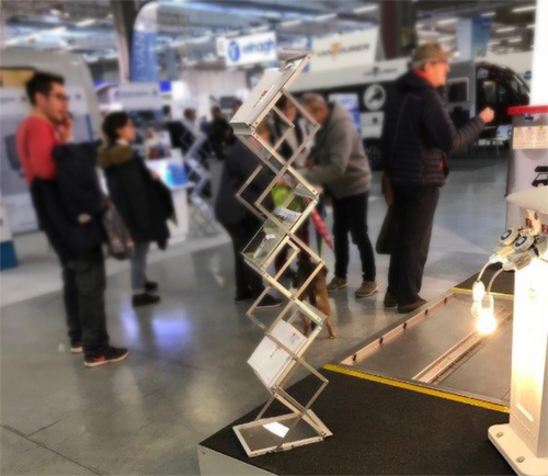 Espositore Portadepliant presso uno stand fieristico