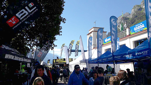Espositori pubblicitari per eventi sportivi outdoor