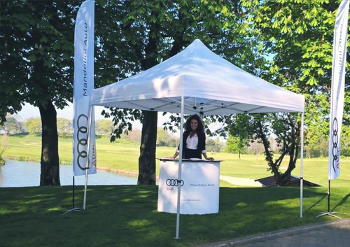 Gazebo e bandiere per eventi all'aperto