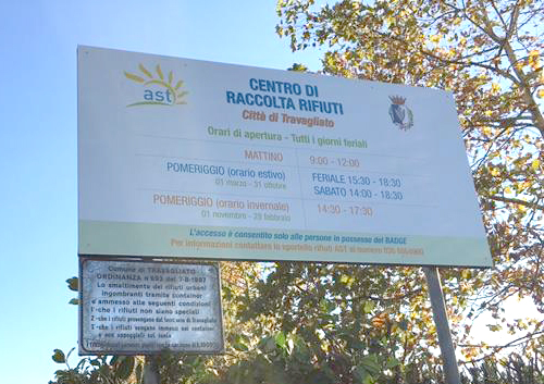Insegna all'aperto