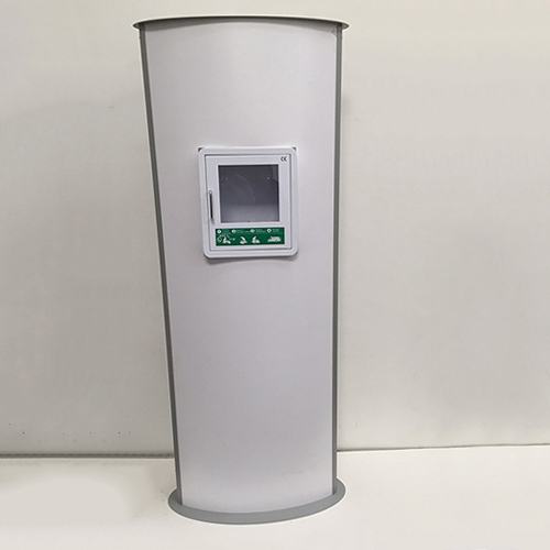 Prototipo totem con defibrillatore