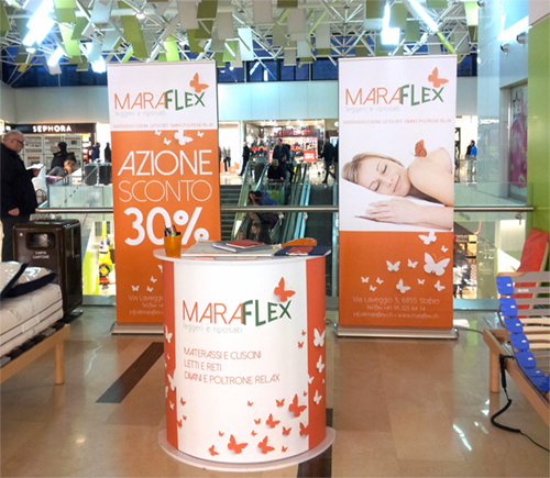 Stand portatile con roll up e banchetto