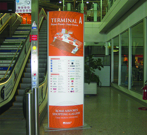 Totem informativo per aeroporti