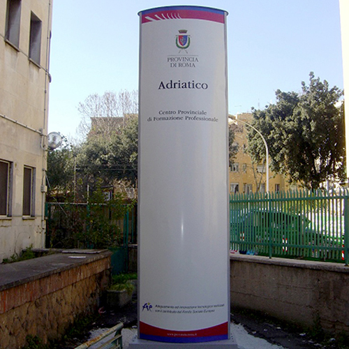 Totem istituzionale