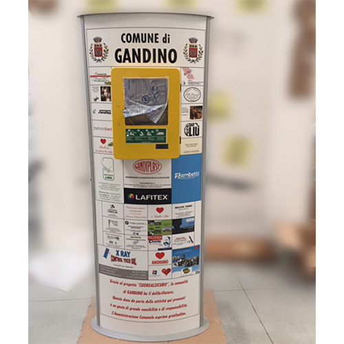 Totem con defibrillatore