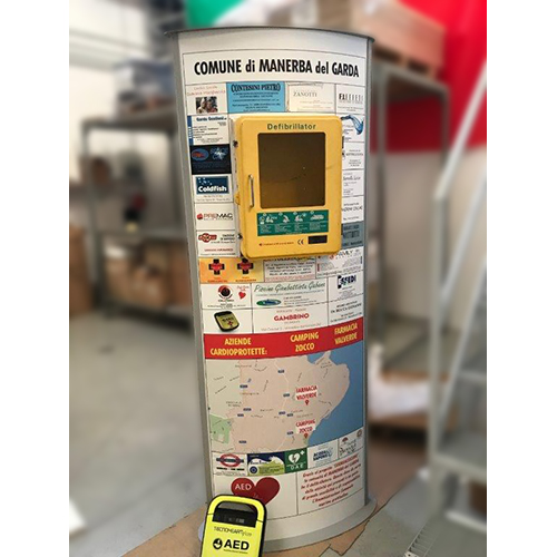 Totem con defibrillatore
